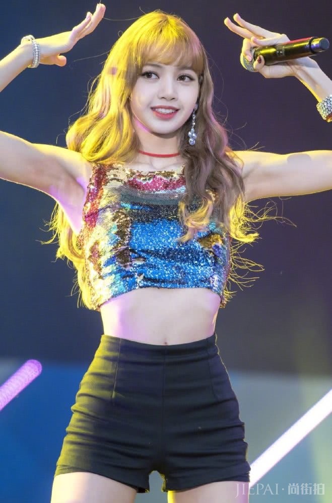 回顾LISA经典舞台造型,似乎每套都很好看