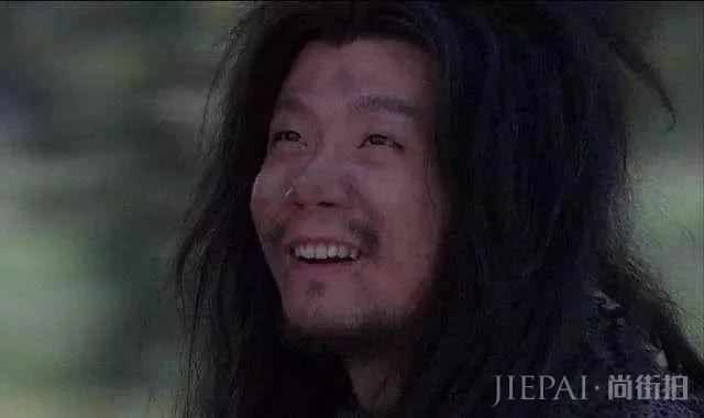 同样是演哮天犬，一人演成了影帝，但他却演成了18线配角 ！