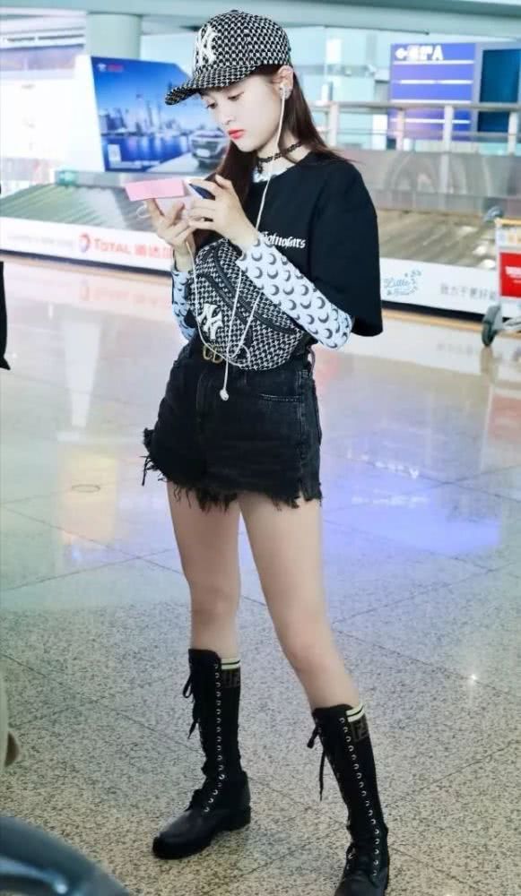 吴宣仪机场街拍:这样漂亮的一张脸随便穿什么都好看