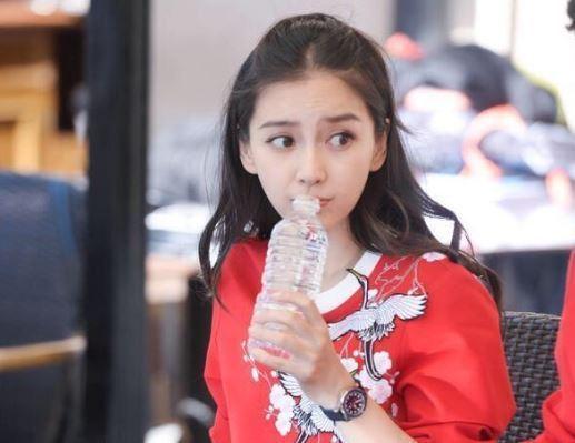 明星喝的水究竟有多贵？刘涛一瓶20元，她是普通人一月的工资