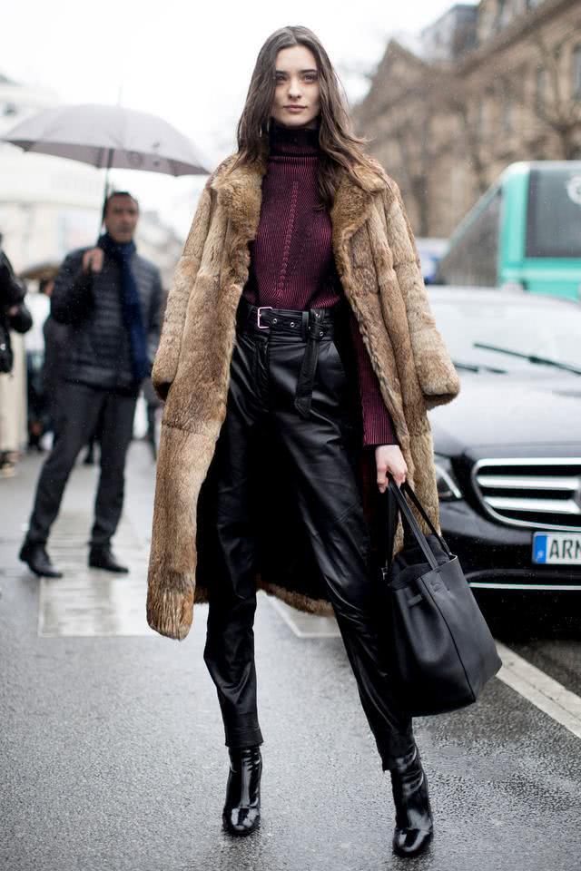 30岁女人买包包就选这3种“百搭色”,简约高级又百搭!