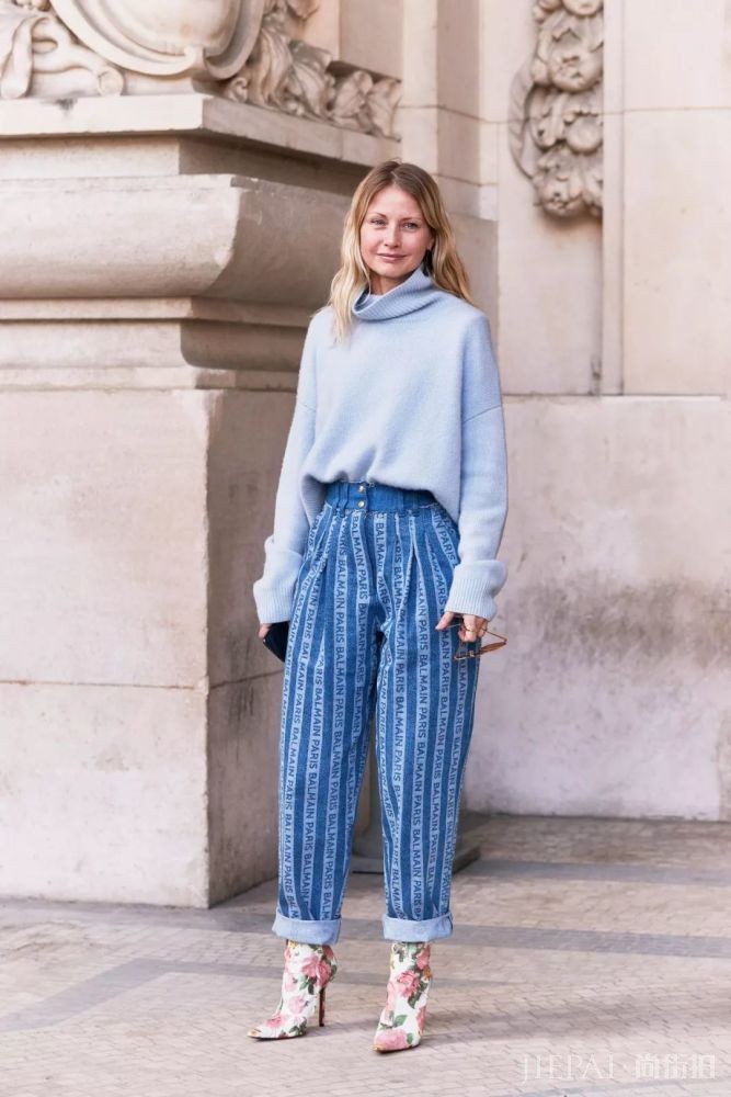 欧美美女街拍，想要周末穿好看绝对需要这件马卡龙毛衣