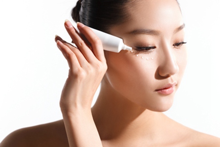 1555582379440376.jpg 自然透白的素颜霜算化妆品吗,它是否需要卸妆