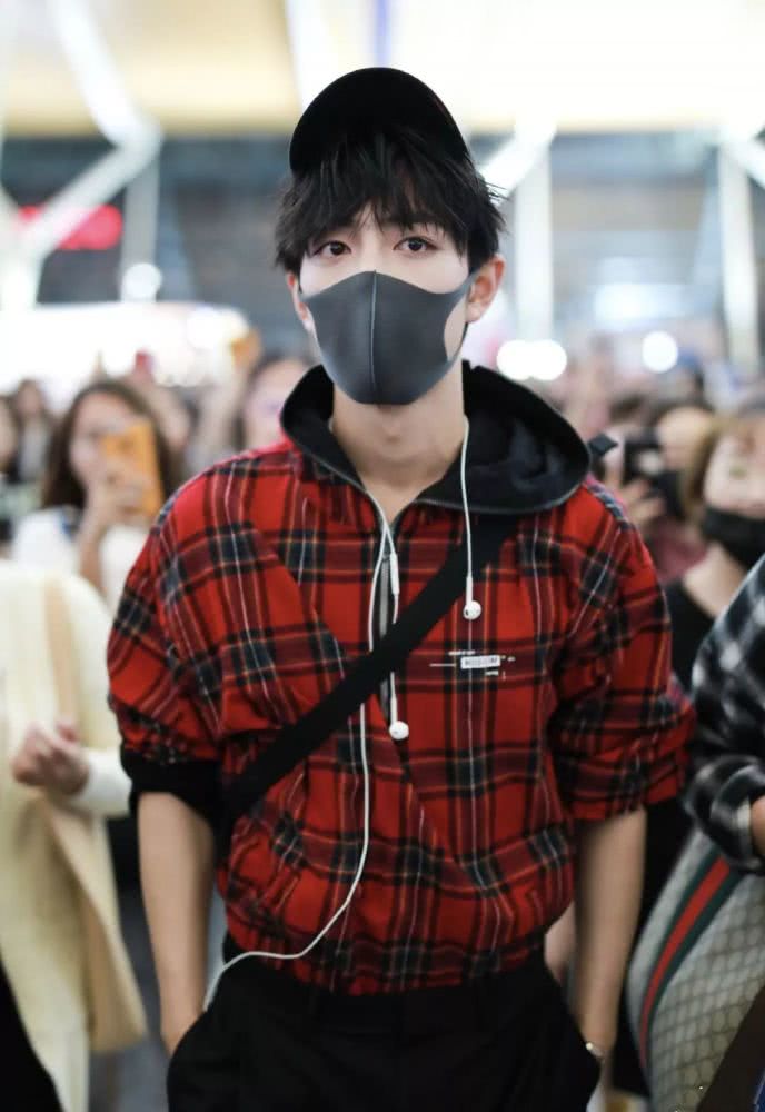 郑爽颜值变化有点大?江疏影的西装“借给”了这么多人