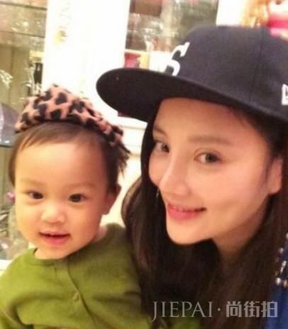 金喜善因女儿长得丑被质疑整容,网友称没长开,9年后被打脸了