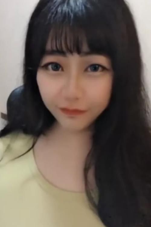 乔碧萝有多自信?转行做起美妆博主,看到她的妆我笑喷了!