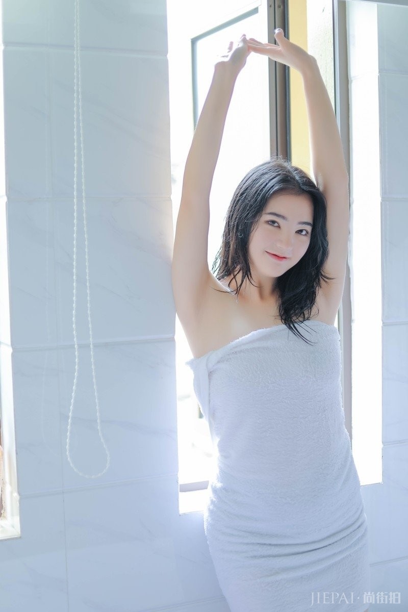 性感美女浴室浴袍大胆诱惑极致写真图片