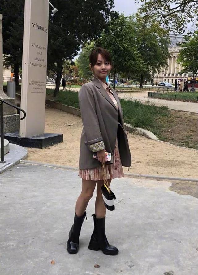 时装周女明星生图：郑爽瘦到眼睛凹陷，沈月玩突破，孟美岐成路人