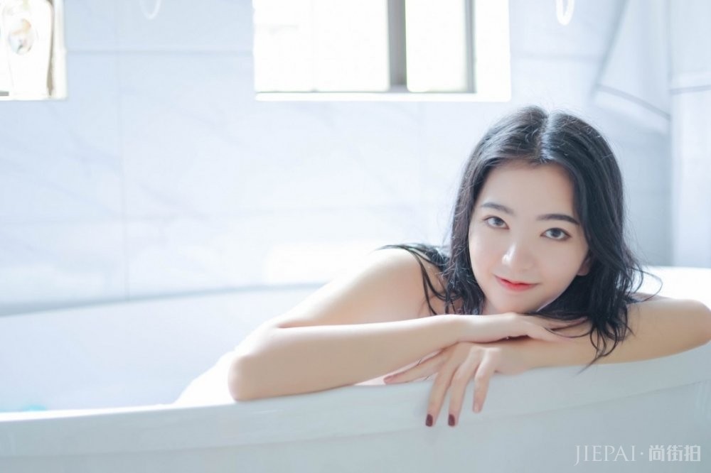 性感美女浴室浴袍大胆诱惑极致写真图片