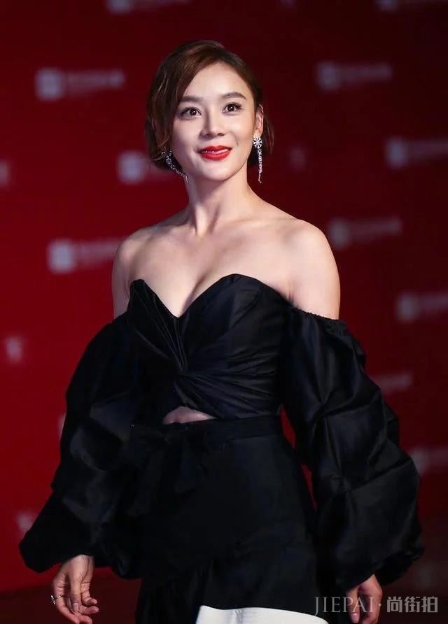 曾因长相漂亮,被老师力劝做演员,现今却因长相完美而不温不火