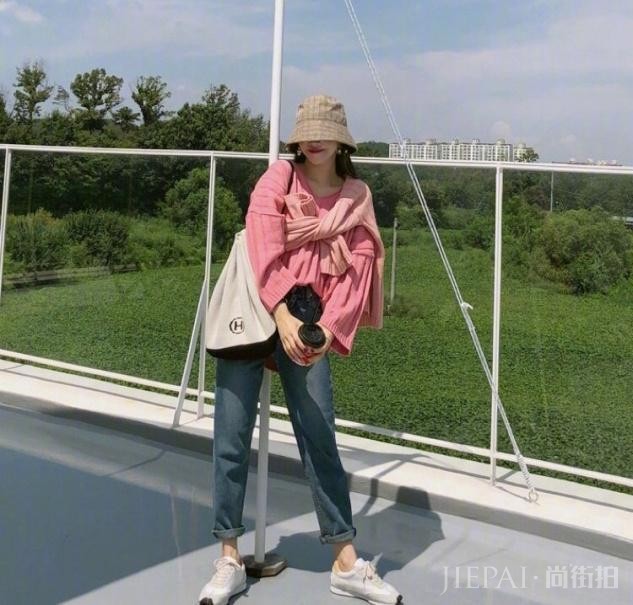 搭配裤子的几款上衣样式,不仅显得很淑女,而且省钱还实用