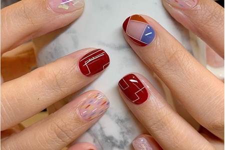 1571719710671417.jpg 2019流行几何图形美甲图片,小清新风款式更受欢迎