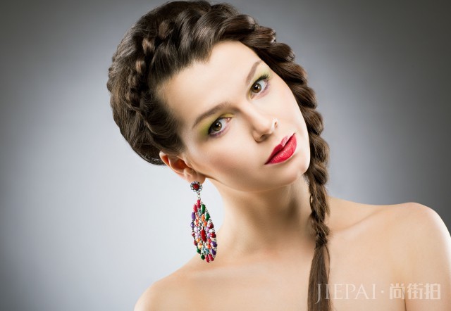 怎样把头发扎起来还不显脸大 让你少女感十足