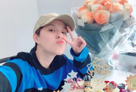 火箭少女又一成员黑料被扒,路边抽烟还乱扔烟头,大批粉丝脱粉