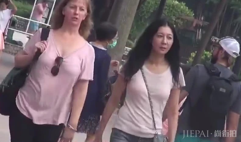 “小龙女”吴卓林西装搭黑金短发,爷们气质凸显