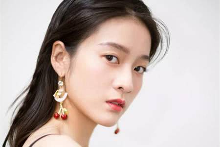 圣诞妆容这样画,街头女生你最美