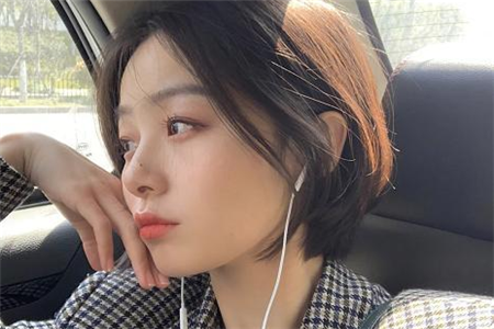 当代女性脱发严重导致发际线高 如何养护一头柔顺秀发