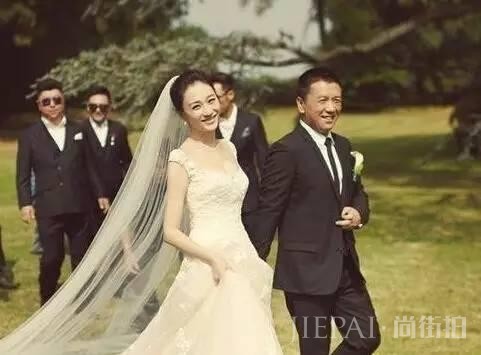 流产两次只为留住前男友,39岁被抛弃住8亿豪宅,人生境遇说不清