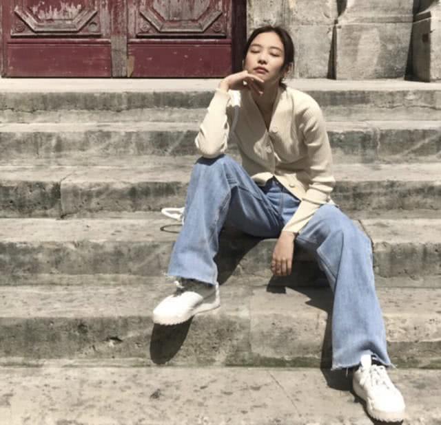 学Jennie的拍照套路,“坐着拍”不累还超好看!