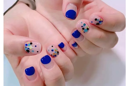 1561973029886687.jpg 波点美甲闪耀指尖,今夏最流行复古图案