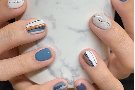 1571719704604520.jpg 2019流行几何图形美甲图片,小清新风款式更受欢迎