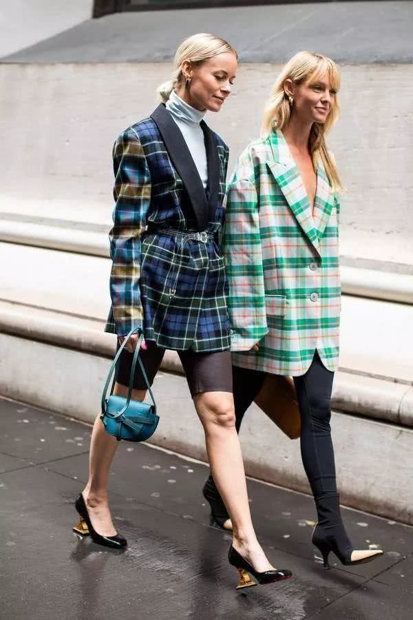 别再说155小个子不好买衣服,GET这5种穿搭超显高