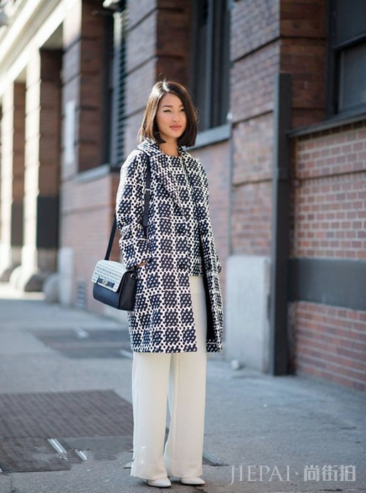欧美街拍:让阔腿裤搭配精致尖头鞋带你进入时尚高地
