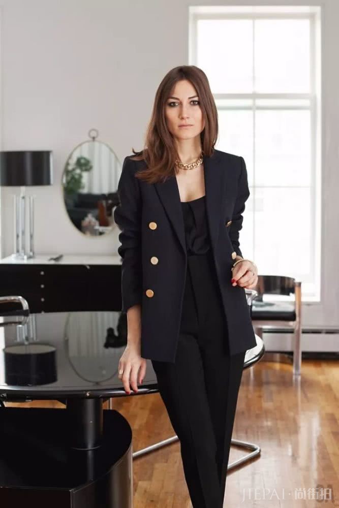 花那么多钱买衣服,到底买了些什么?