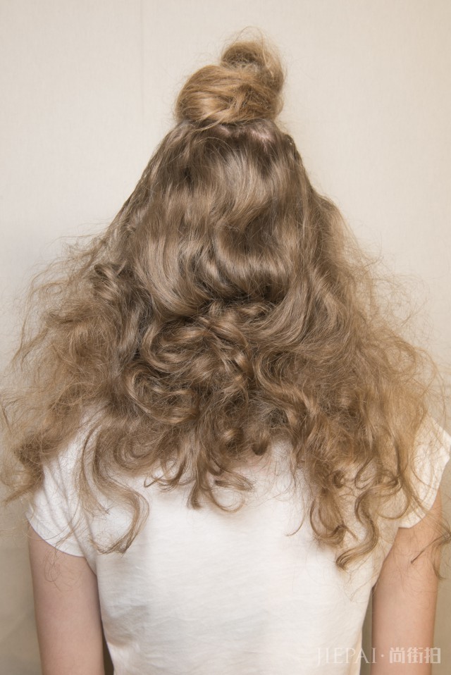 一根簪子如何挽头发 简单30秒搞定