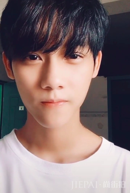 这是鹿晗失散多年双胞胎兄弟吗,不仅长相一样,气质也相同