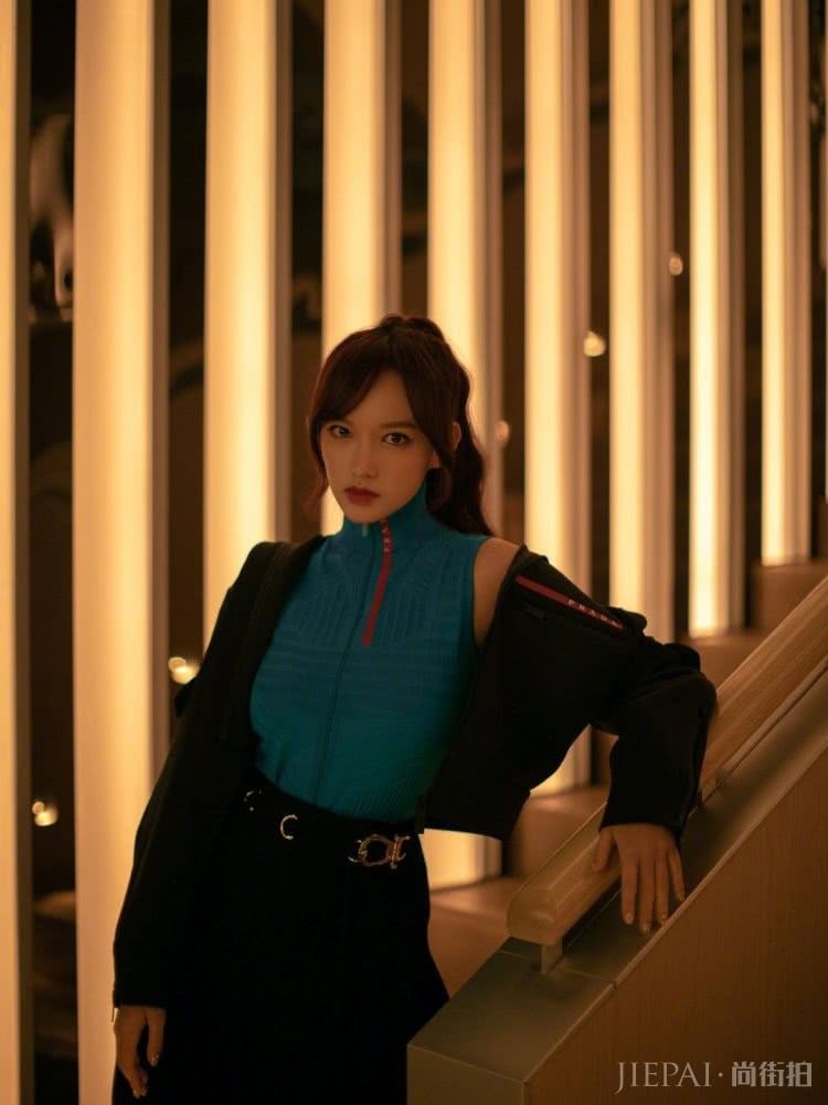 长胖了的程潇穿无袖背心撞衫郑爽,居然还一点不输!