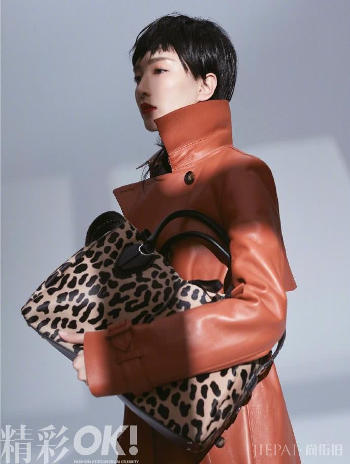 江疏影狗啃式刘海造型曝光,全新短发搭皮质西装,穿搭飒气摩登