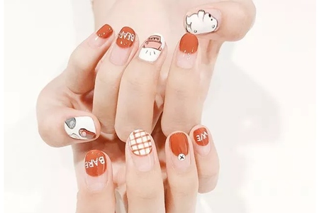 1564475135815319.jpg 法式美甲的多样画法,月牙、倒V 的款式图片