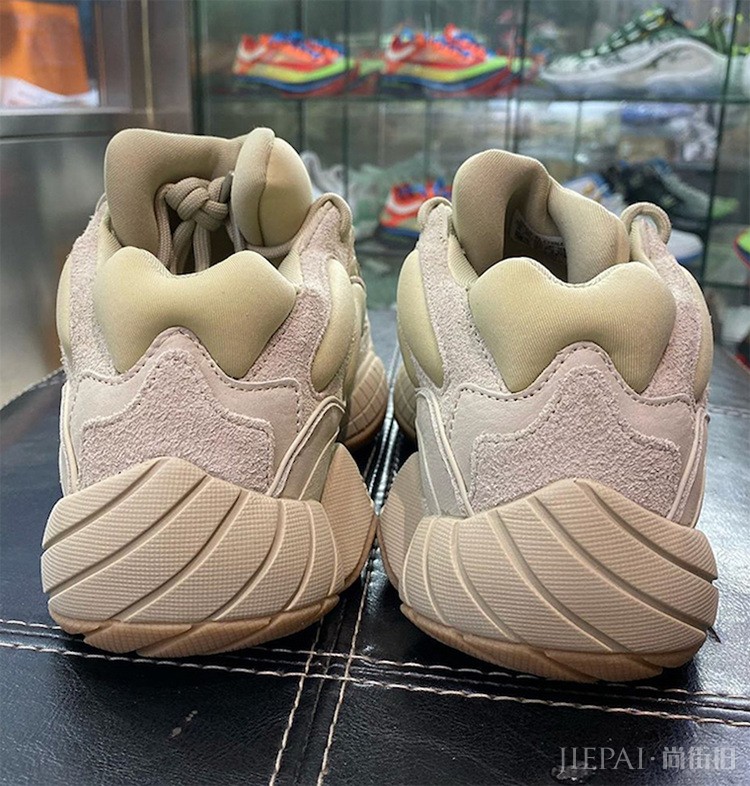 YEEZY 500强势更新,这次连鞋型也动!