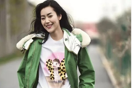 适合单眼皮女生的发型，拒绝中分微卷最时尚