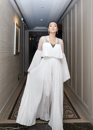 71岁老公把她宠上天!54岁巩俐甩开张艺谋阴霾,放飞自我变身小公主