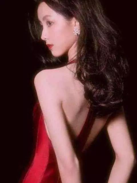 女星玩转港风妆,乔欣变化大,刘亦菲似画上美人!