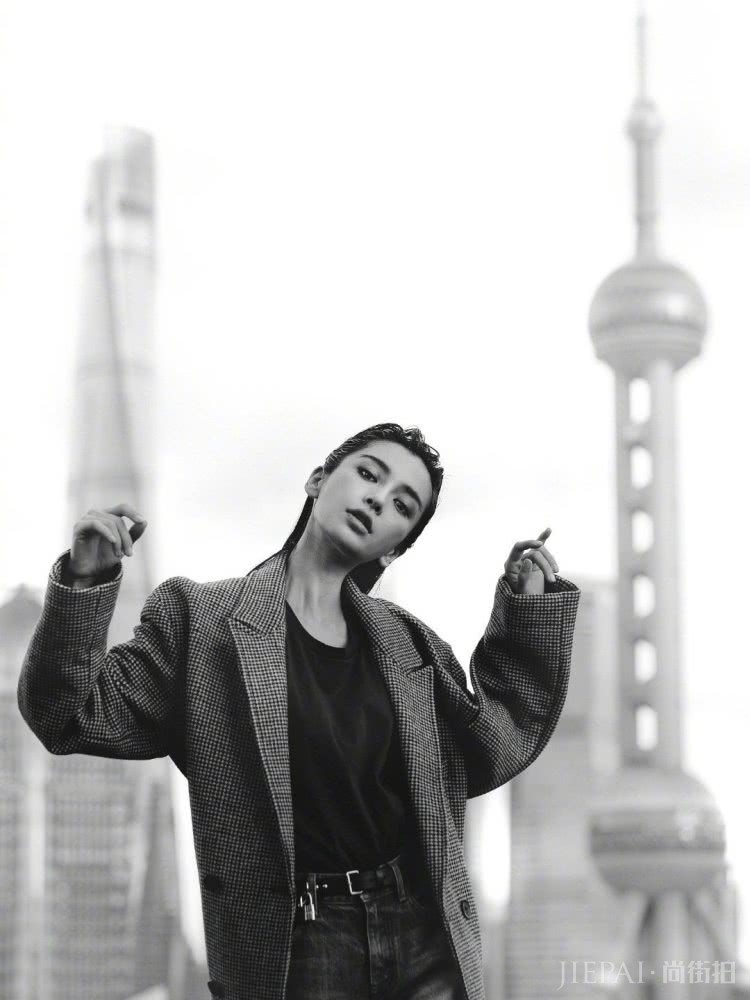 ANGELABABY颜值高还任性,挑战大背头造型意外穿成五五分?