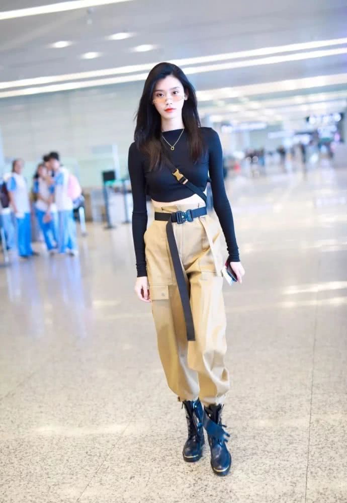 2019秋天回头率超高的纸袋裤火了，显瘦又显高