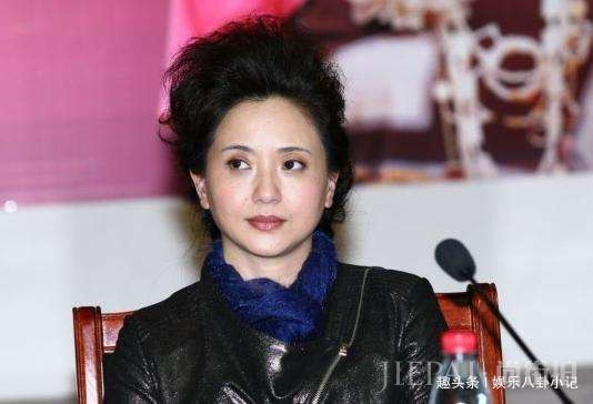 江南第一美女，为去世老公守寡10年，如今女儿长得比她还美