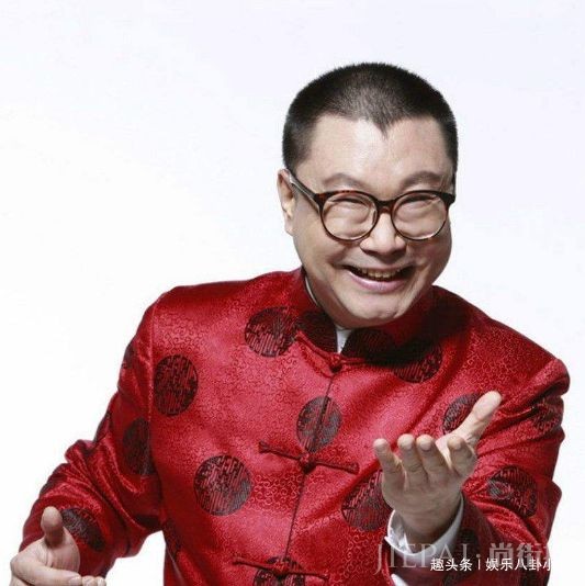 50岁歌手尹相杰近况,小20岁女友早已离去,今靠街头卖唱为生