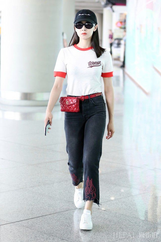 1568105284265936.jpeg 牛仔裤穿出大长腿,牛仔裤配什么上衣好看,一篇告诉你