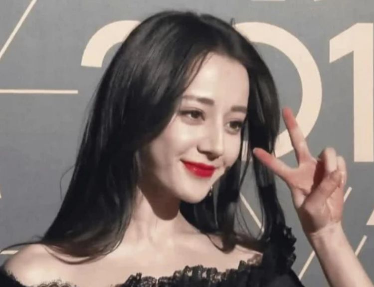热巴“媒体高清怼脸照”被曝,关掉十级美颜后,男生的审美我爱了