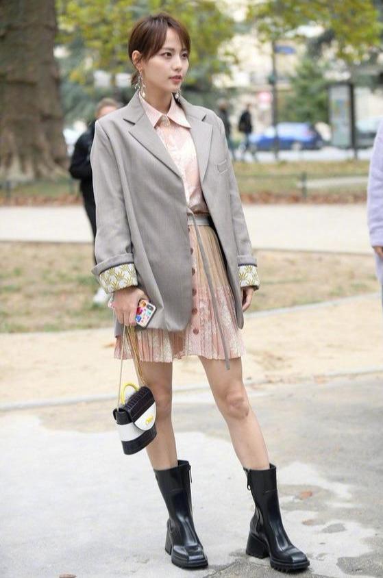 时装周女明星生图：郑爽瘦到眼睛凹陷，沈月玩突破，孟美岐成路人