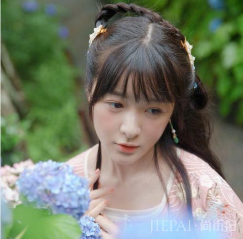 周星驰找她演男主角,宣传汉服遭排挤,与杨紫等人被评为四小花旦