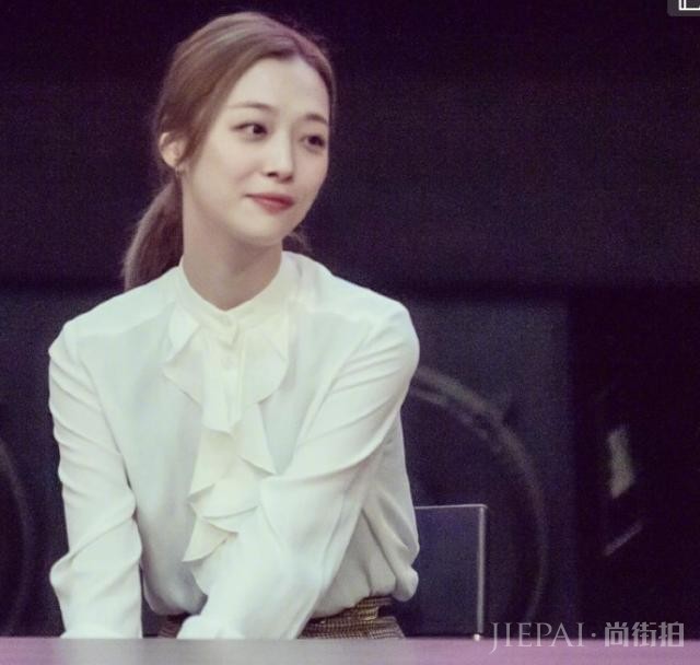 女星崔雪莉生前最后一次亮相，面对镜头笑得像朵花，让粉丝太心疼