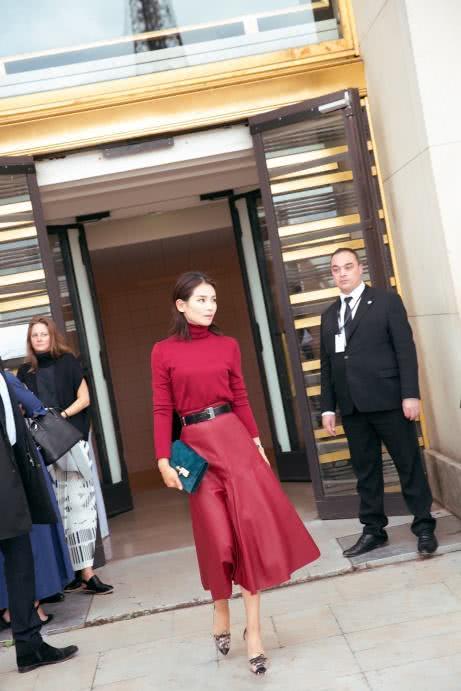 女人过了40岁学刘涛4种穿搭法,时髦减龄还显气质