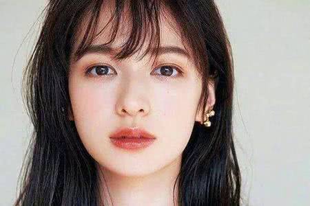 圣诞妆容这样画,街头女生你最美