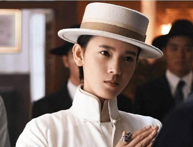 娱乐圈中女扮男装最像的明星,毫无违和感,你有没有被“骗”到