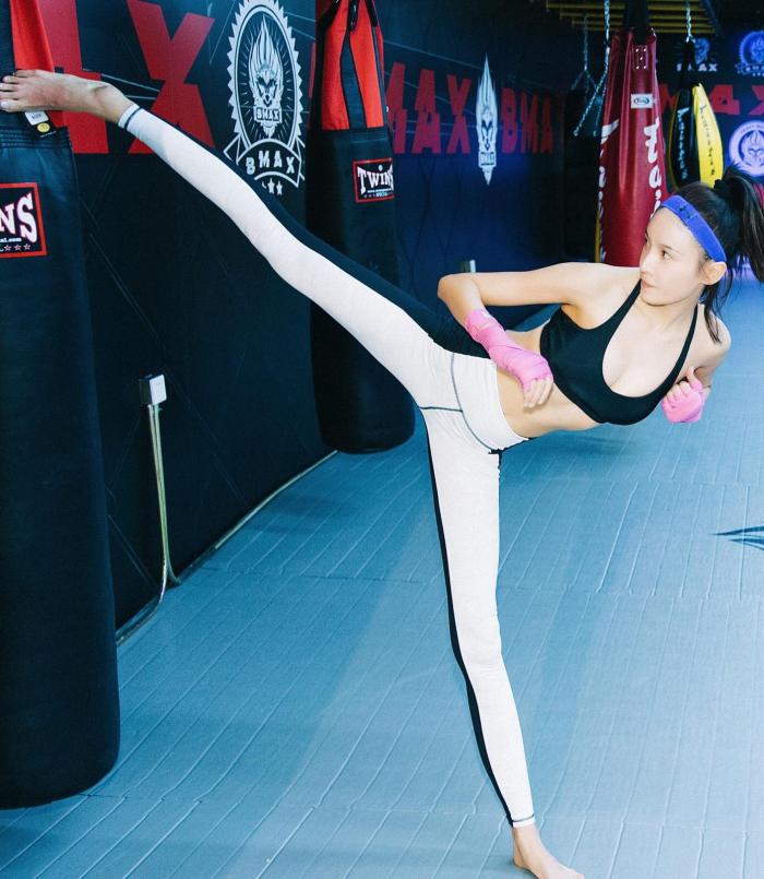 她是跆拳道冠军,因完美身材比例走红,为演艺事业带伤学习舞蹈